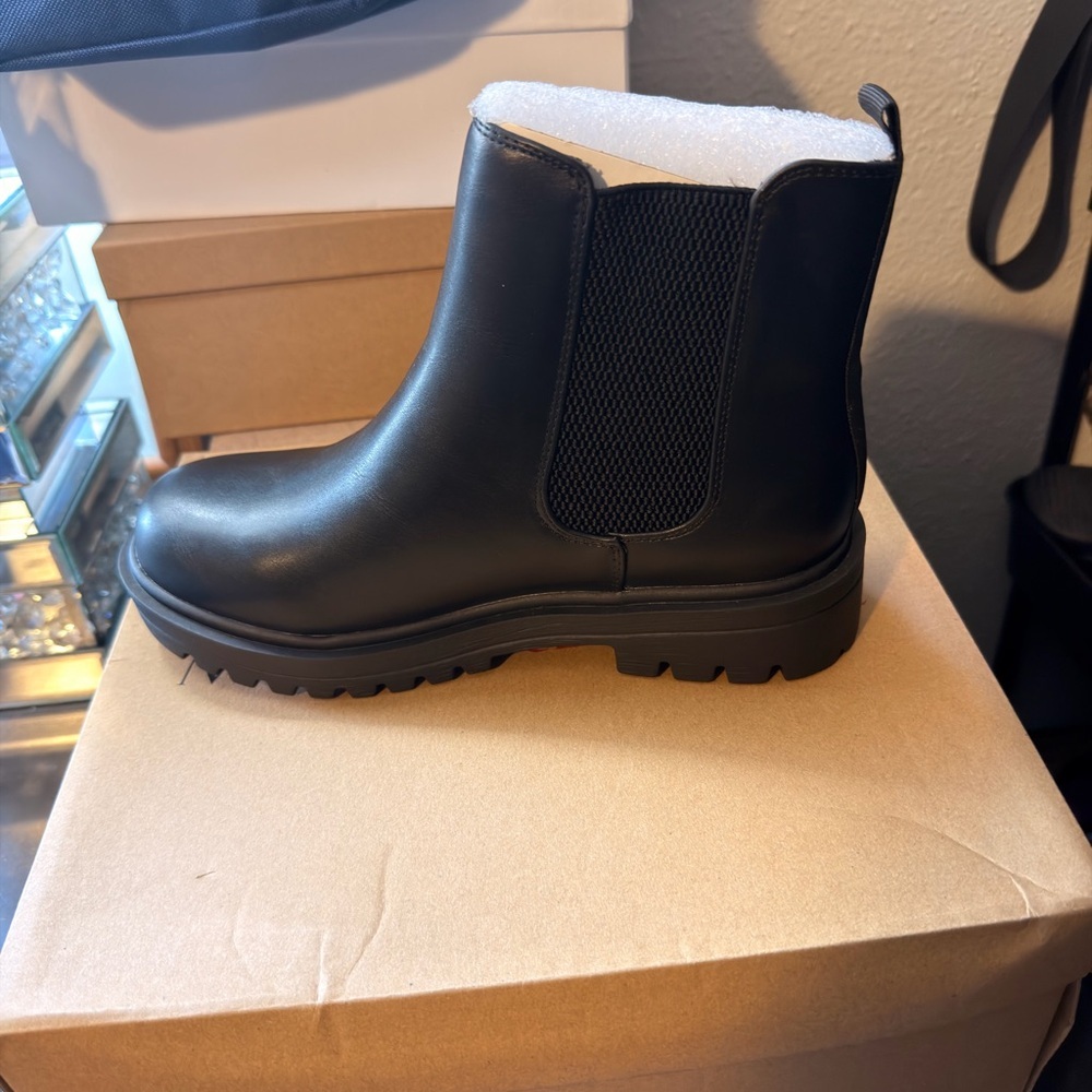 Classic Marco Republic "Philadelphia" Lug Sole Chelsea boot - Picture 6 of 6